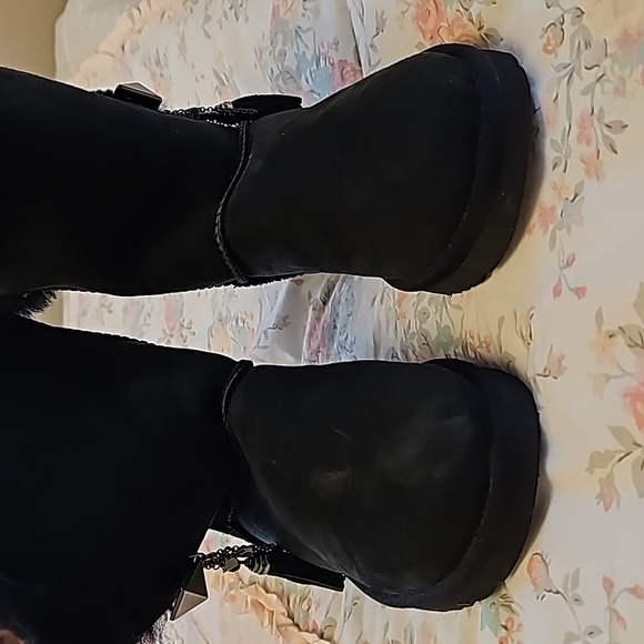 UGG Boots - Picture 13 of 13